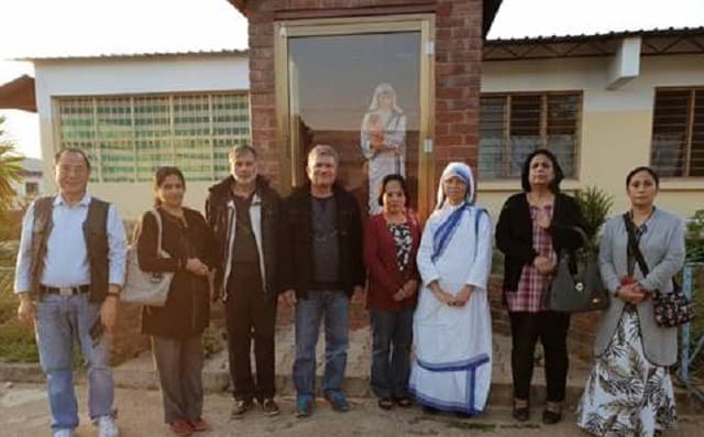 एनआरएनए जाम्वियाद्धारा मदर टेरेसा आवास गृहमा लत्ता कपडासहित खाद्यपदार्थ वितरण