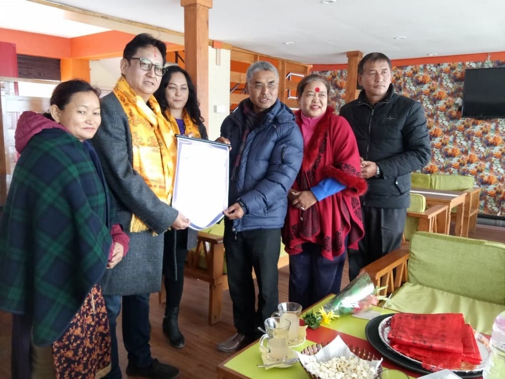 तमु साँस्कृतिक प्रतिष्ठानलाई हङकङबाट त्रिलोक गुरुङले प्रदान गरे २ लाख ५० हजार सहयोग