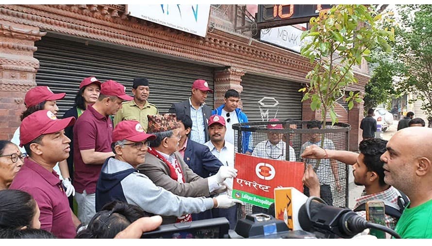 एभरेष्ट बैंकले कुपण्डोलदेखि लगनखेलसम्म वृक्षारोपण ग¥यो