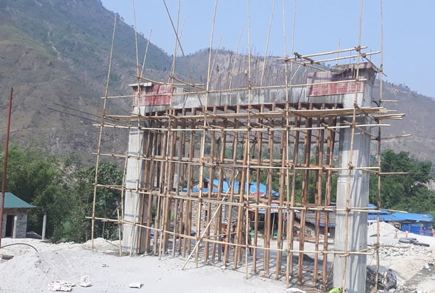 प्रवासी युवाको सहयोगमा ओखलढुंगामा मातृभूमि प्रवेशद्वार बन्दै