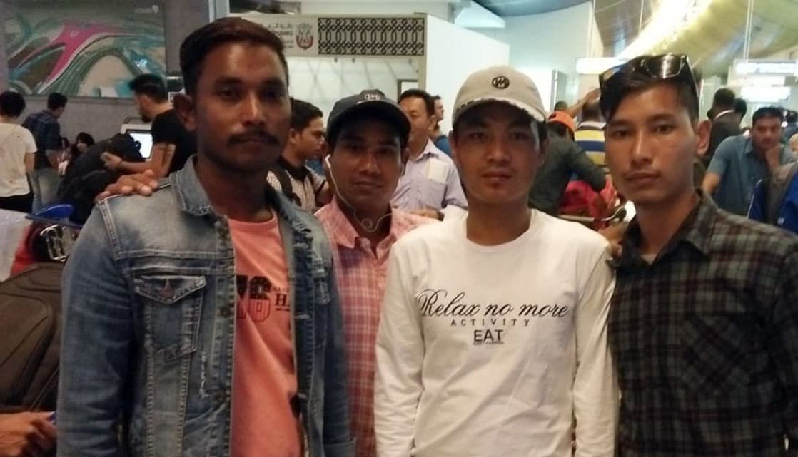 युएईमा अलपत्र ७ नेपाली दूतावासको सहयोगमा स्वदेश फर्काइयो