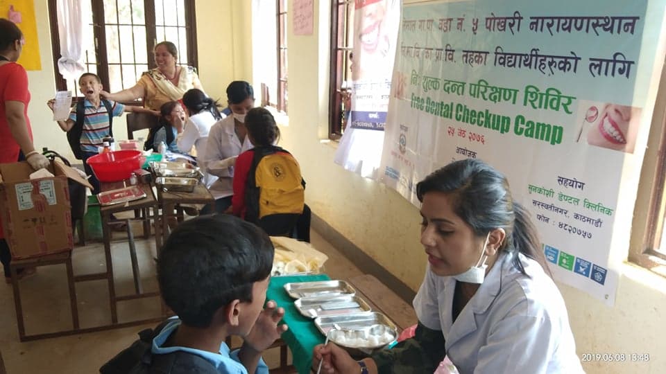 युथ फर ह्युमन राइट्स र कर्ण सकरात्मक सोचद्धारा तेमालका बालबालिकालाई शैक्षिक सामाग्री सहयोग