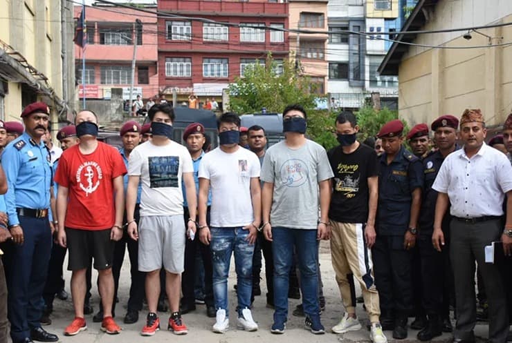 यी हुन नेपाली बैंकको सिस्टम हयाक गरी एटिएमबाट पैसा चोर्दै गर्दा पक्राउ परेका चिनिया नागरिक