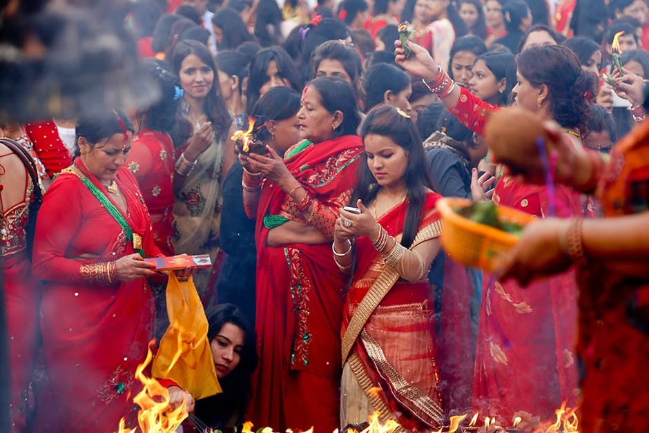 आज हरितालिका तीज, देशैभरका शिवालयमा बिहानैबाट घुइँचो