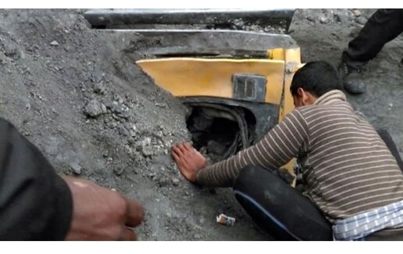 सडकको काम गर्दागर्दै पोखरामा ५ मजदुरको पुरिएर मृत्यु, २ जना भाग्न सफल