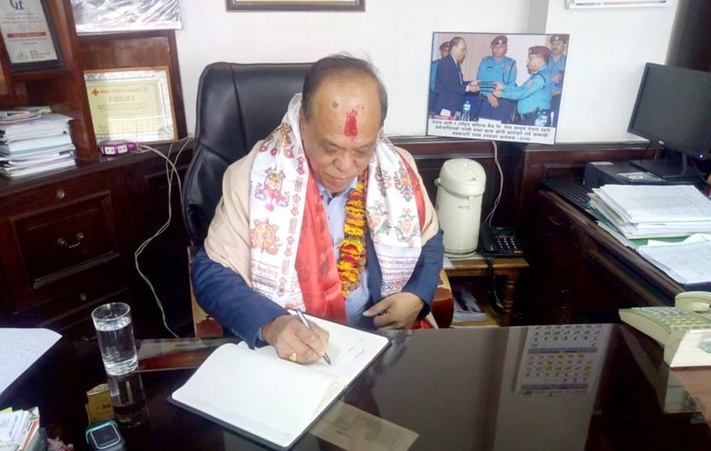राष्ट्रिय वाणिज्य बैंकको पुनः सीईओ नियुक्त श्रेष्ठको पदबहाली