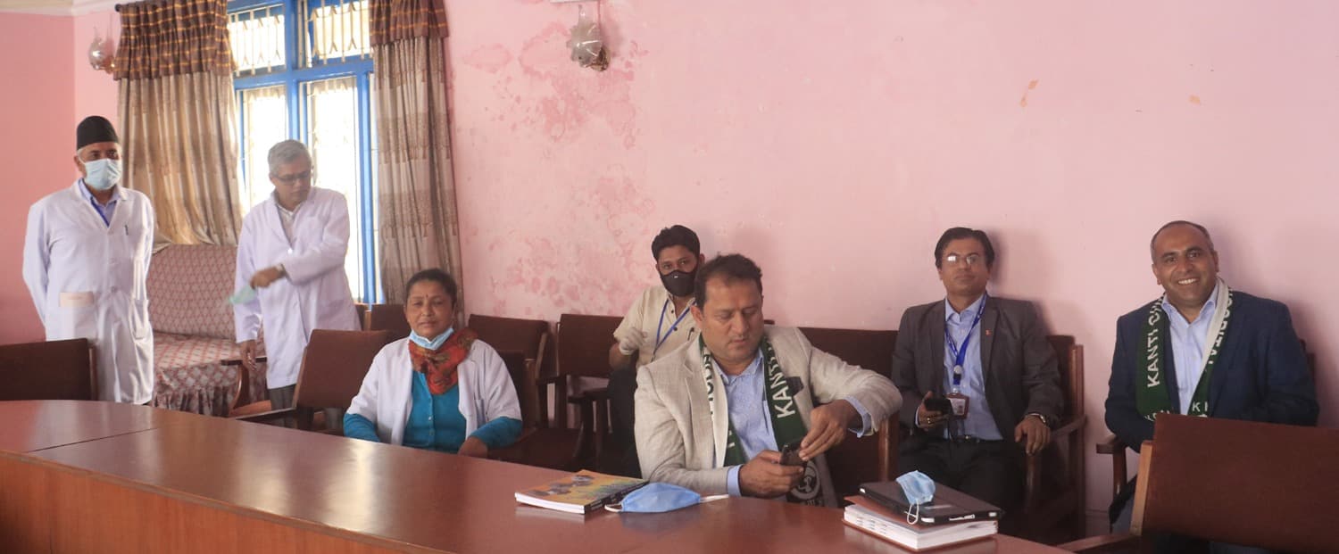 कान्ति बाल अस्पताललाई ‘भिजन एण्ड भ्यालु ओभरसिज’ले प्रदान ग-यो कोरोना उपचारका लागि ‘सुरक्षा कवच’