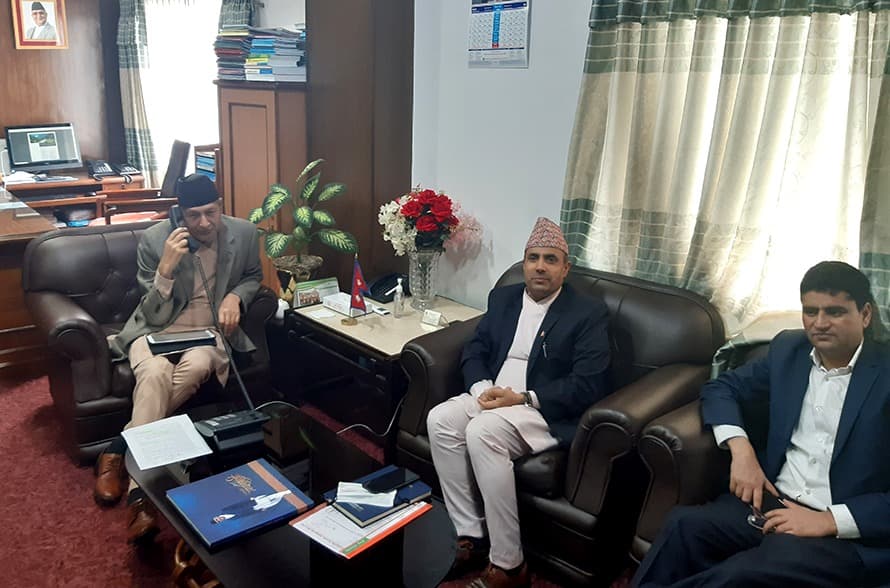 एडीबीले नेपाललाई ३० अर्ब ऋण सहायता दिने, अर्थमन्त्री र बैकका अध्यक्षबीच टेलिफोन वार्ता