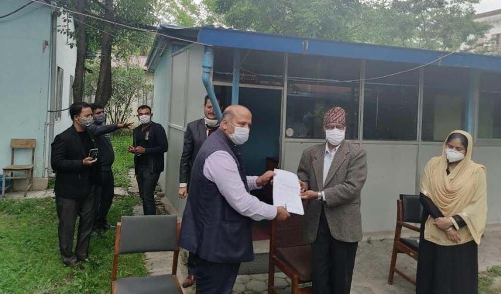 सांसद डा.यादवले दिए खनाल,बस्नेत र श्रेष्ठविरुद्ध मानव अधिकार आयोगमा उजुरी