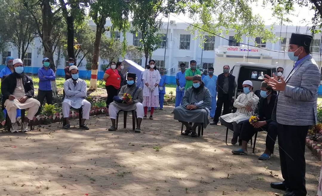 कोशी अस्पतालबाट ६ जना कोरोनामुक्त भएर डिस्चार्ज, अझै १४ दिन क्वारेन्टाइनमा राखिने