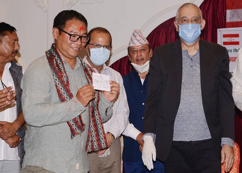 विश्व किर्तिमानधारी पर्वतारोही मिङमा शेर्पासहितका पर्यटन व्यवसायी कांग्रेसमा प्रवेश