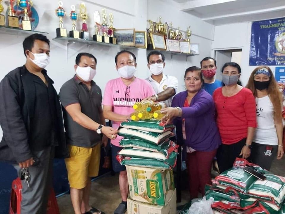 थाइल्याण्डका कोरोना प्रभावितलाई थाइ नेपाली संघको सहयोग