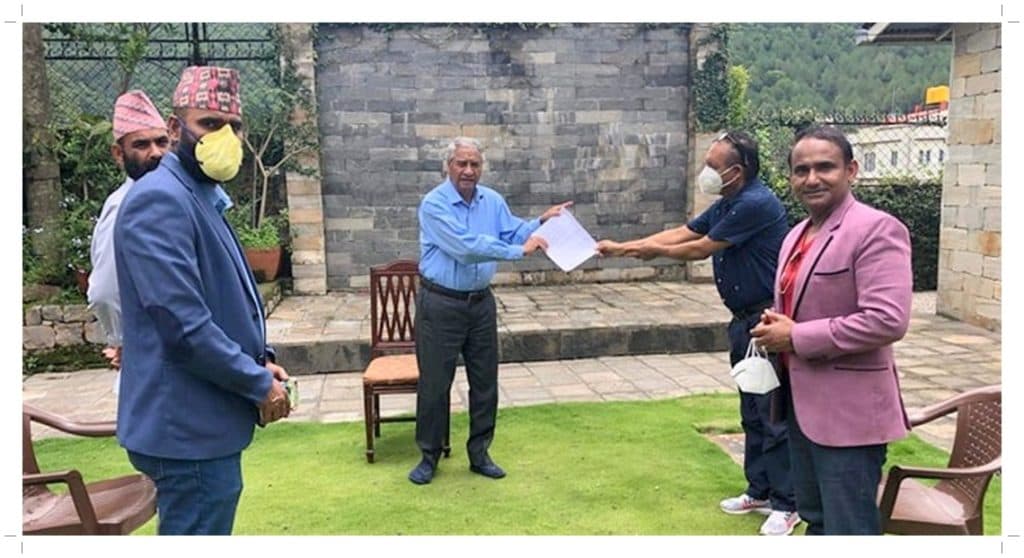 ३३ देशका नेपाली जनसम्पर्क समितिले बुझाए सभापति देउवालाई ज्ञापनपत्र