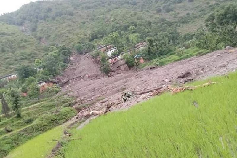 बझाङमा पहिरो गाउँ पस्दा चार परिवारका सात जना बेपत्ता, १८ घर बगे