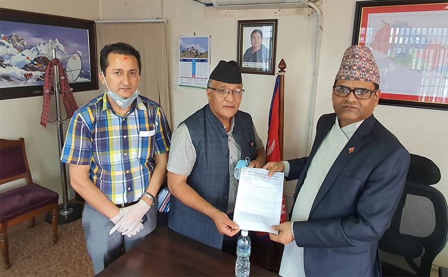 यातायात व्यवसायीका पीडा पोख्दै गृहसचिवलाई ध्यानाकर्षण पत्र