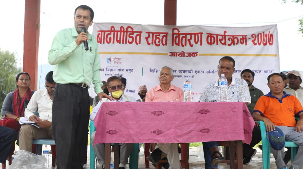 बाढी पहिरो पिडितलाई लिस्नर्स क्लवको अग्रसरतामा राहत वितरण
