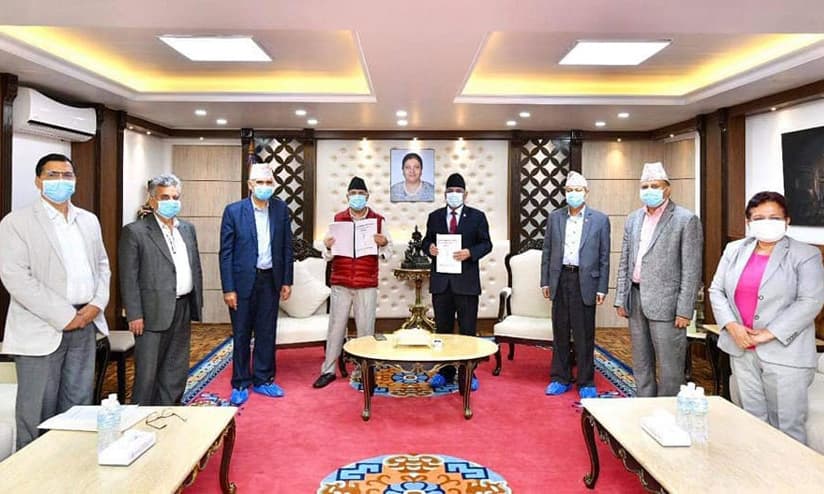 नेकपा कार्यदलले सर्वसम्मत प्रतिवेदन अध्यक्षद्वयलाई बुझायो
