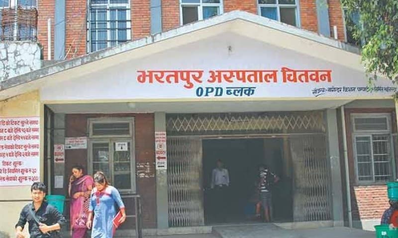 अस्पताल चहार्दाचहार्दै चितवनमा तीन कोरोना सङ्क्रमितको मृत्यु, पूर्वन्यायाधीशसहित एकैदिन ९ जनाको ज्यान गयो