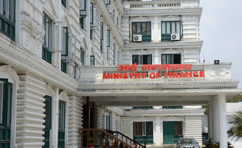 लक्ष्यभन्दा धेरै उठ्यो आयकर, आम्दानीभन्दा खर्च धेरै