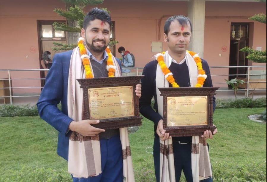 बढी कर तिरेबापत भक्तपुर कर कार्यालयबाट युवा व्यवसायी गौतम सम्मानीत