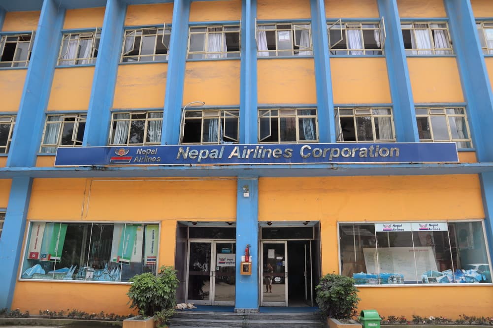 लापरवाही गरेको आरोपमा वायु सेवा निगमले ग-यो मलेशिया स्टेशनमा कार्यरत कर्मचारीलाई कारवाही
