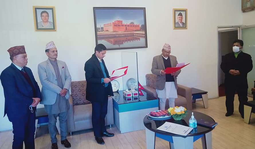 राष्ट्रिय वाणिज्य बैंक संचालक समितिका अध्यक्ष धनिराम शर्माद्धारा शपथ ग्रहण