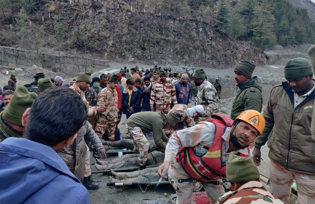 उत्तराखण्डस्थित हिमनदीको बाढी : सयौं हराइरहेको आशंका, ८ जनाको मृत्यु भएको पुष्टी