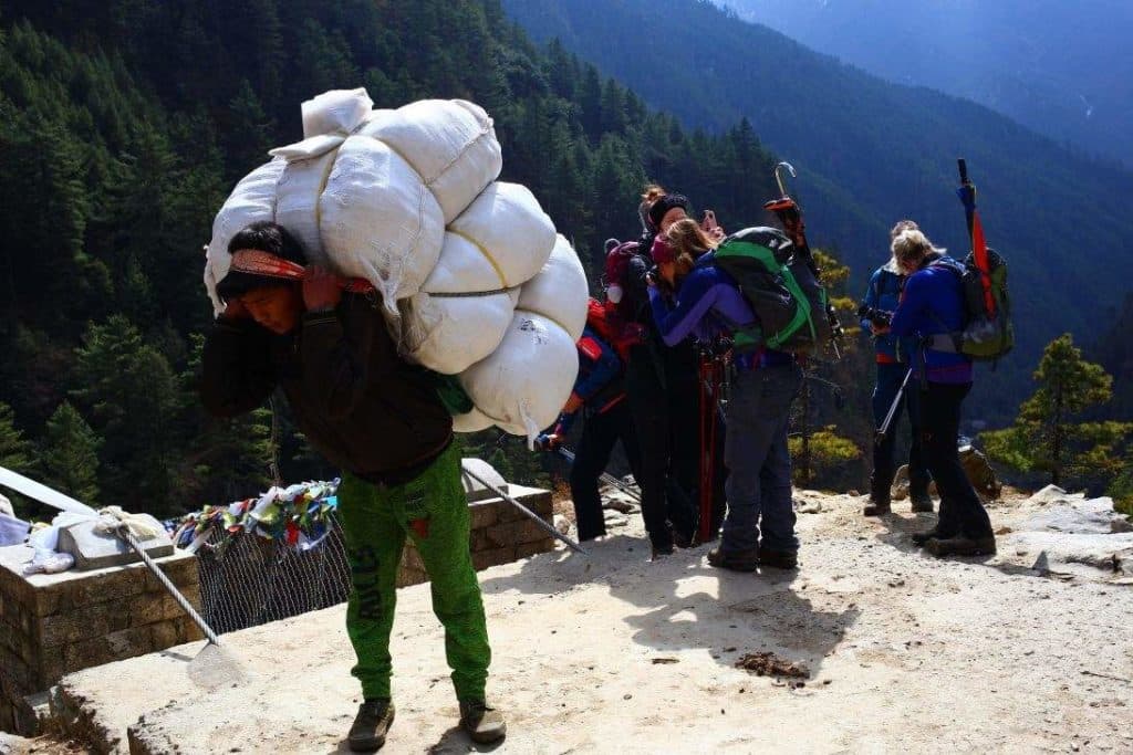 पर्यटन श्रमिकको ज्याला तथा पारिश्रमिक ४० प्रतिशतले वृद्धि गर्न माग