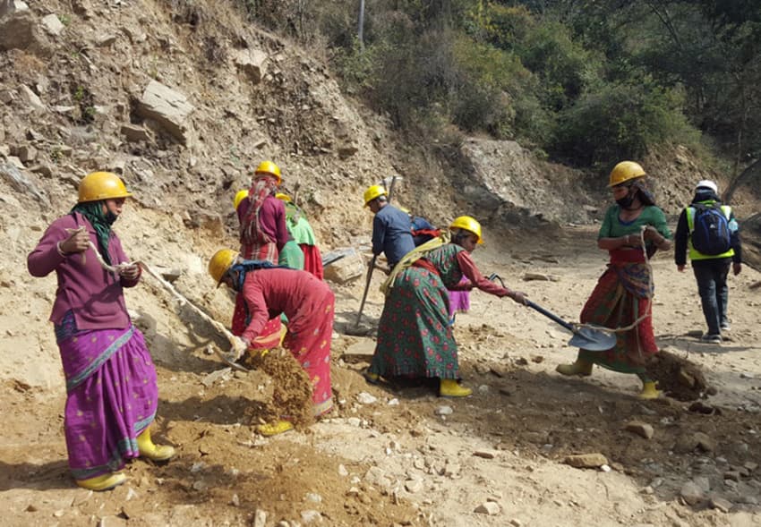 सन्दर्भ अन्तर्राष्ट्रिय नारी दिवस : पुरुषसँग समान काम, ज्याला भने आधा कम !