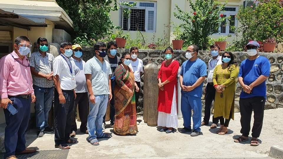 एनआरएनए अफ्रिकाबाट रत्ननगर अस्पताललाई दोश्रो पटक अक्सिजन सिलिन्डर सहयोग हस्तान्तरण