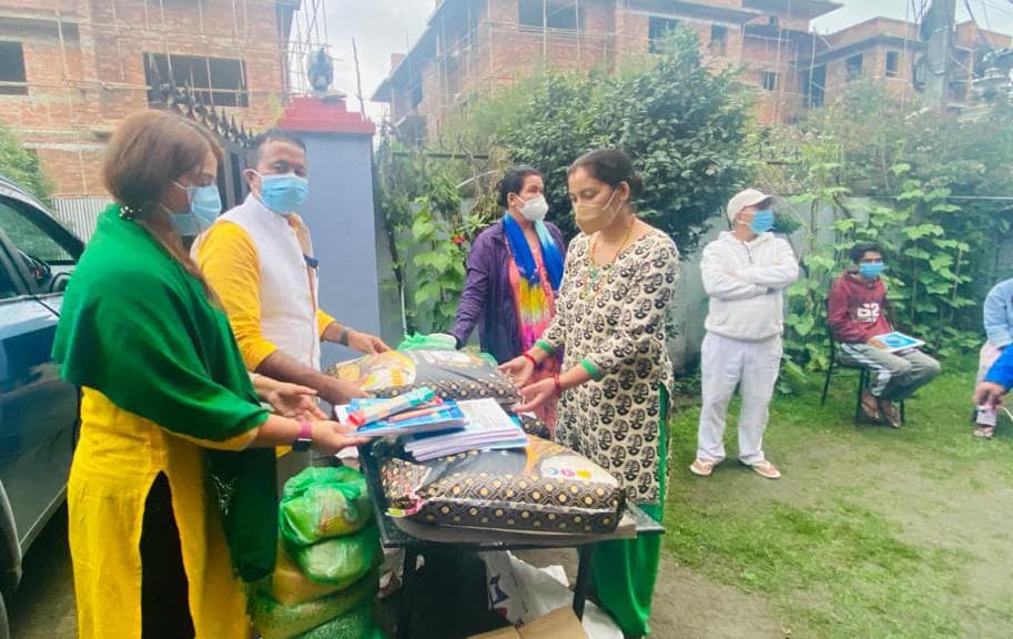 व्यवसायी शिवाकोटीद्धारा जन्मदिनको अवसरमा बाल सेवा गृह र पीठलाई सहयोग