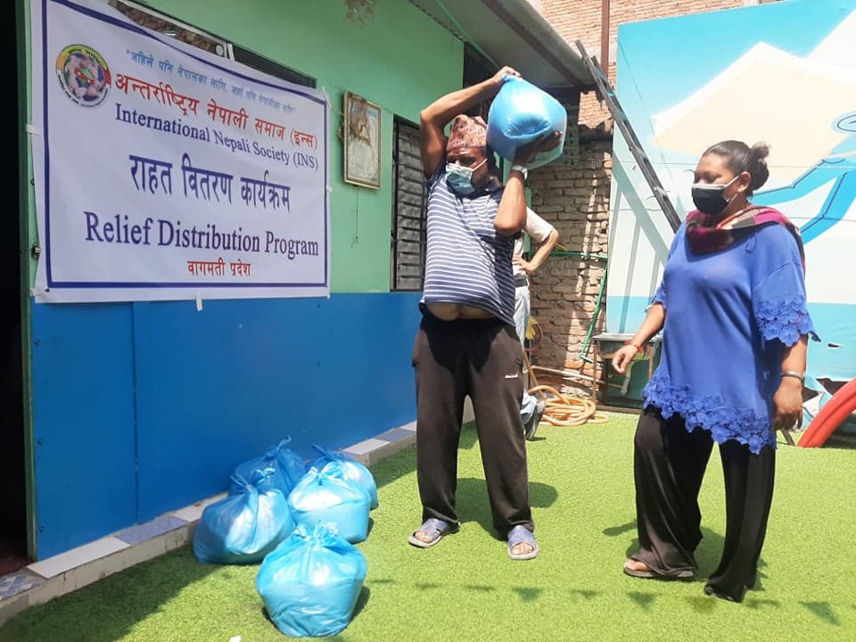 अन्तर्राष्ट्रिय नेपाली समाजद्वारा पत्रकार महासंघलाई राहत तथा स्वास्थ्य सामाग्री प्रदान