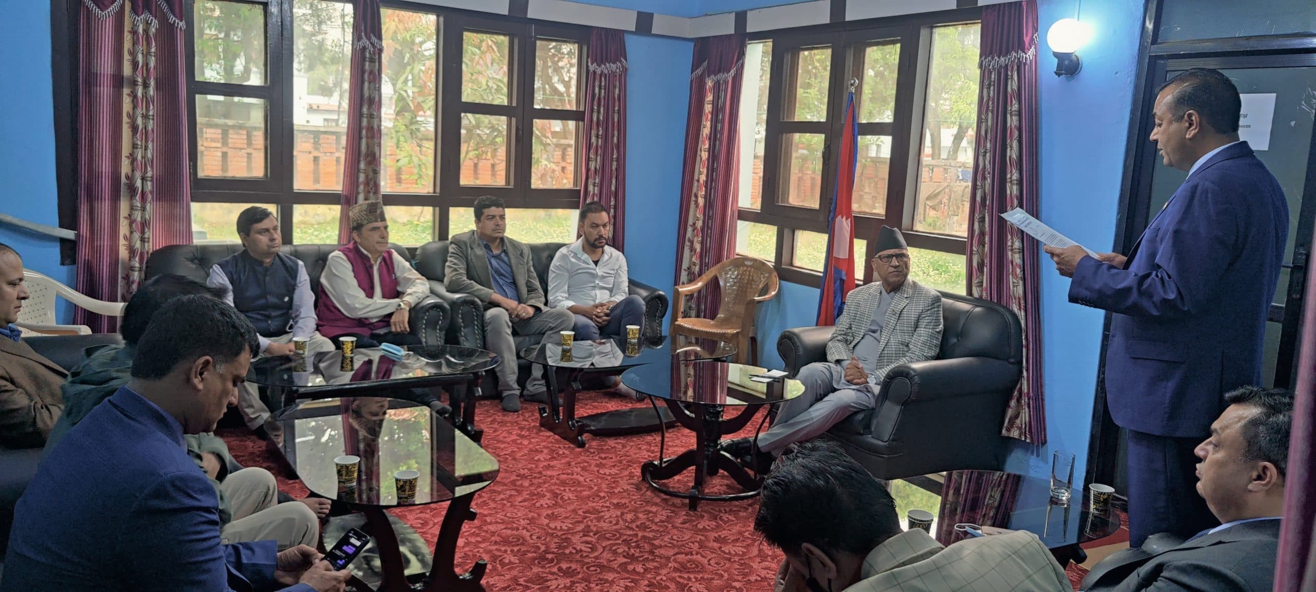 एनआरएनएका नवनिर्वाचित पदाधिकारीद्धारा पूर्वप्रधानमन्त्रीद्धय ओली र खनालसँग भेटघाट