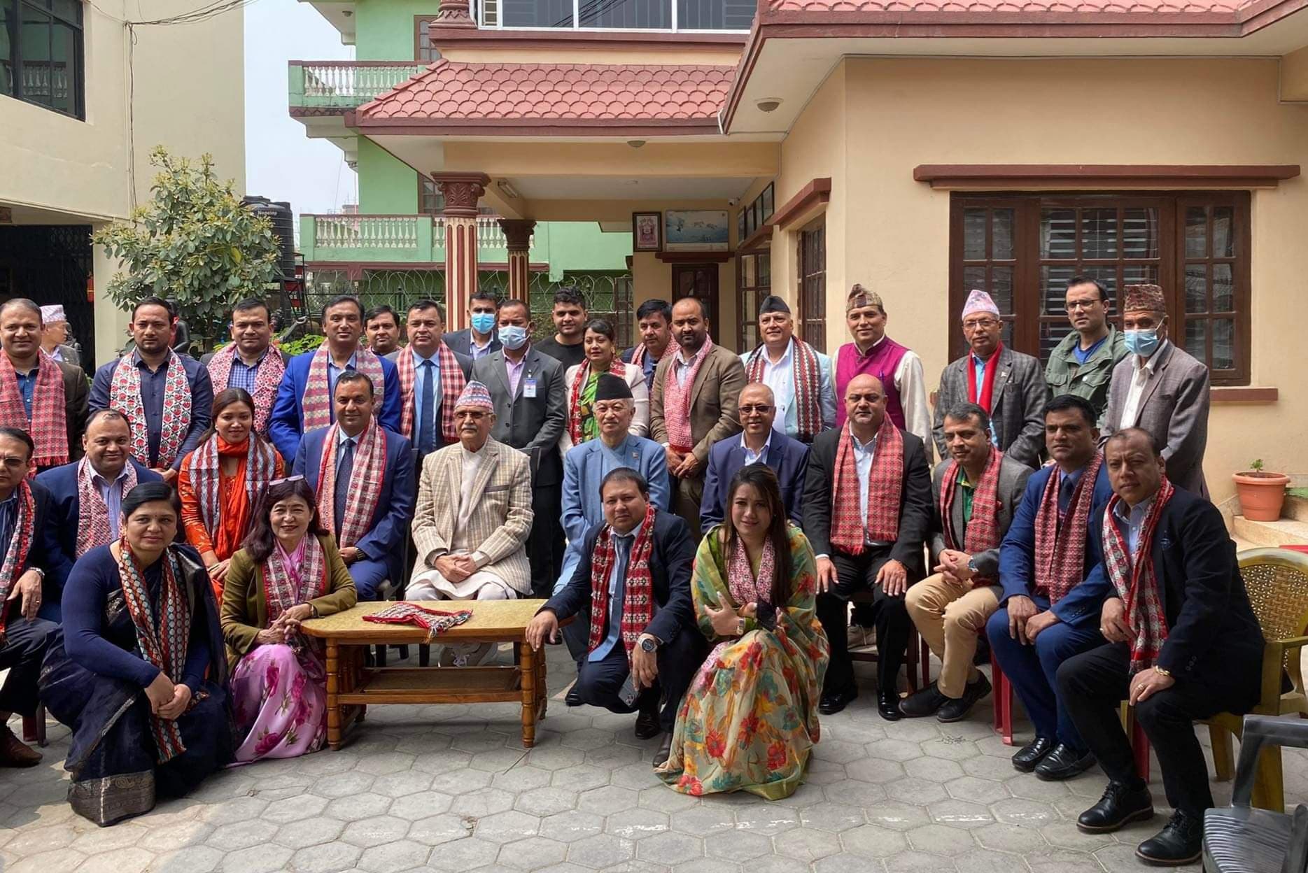 एनआरएनएका नवनिर्वाचित पदाधिकारीद्धारा पूर्वप्रधानमन्त्रीद्धय ओली र खनालसँग भेटघाट