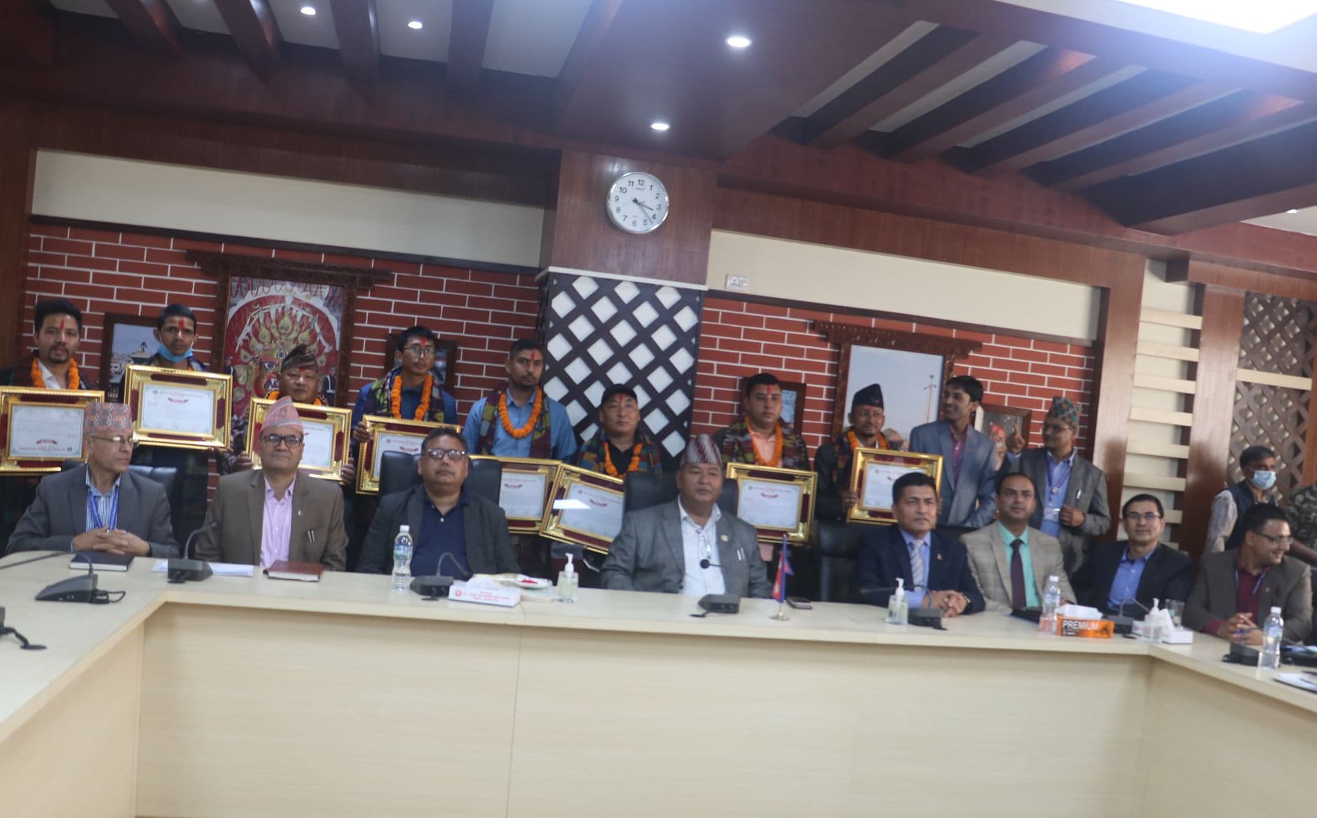 विदेशबाट फर्किएर उद्यम गर्ने उत्कृष्ट उद्यमीलाई सरकारद्धारा नगदसहित सम्मान