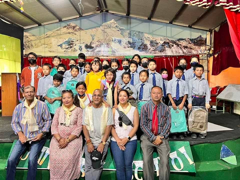 अमेरिका निवासी श्रेष्ठ दम्पत्तीको समाजसेवा