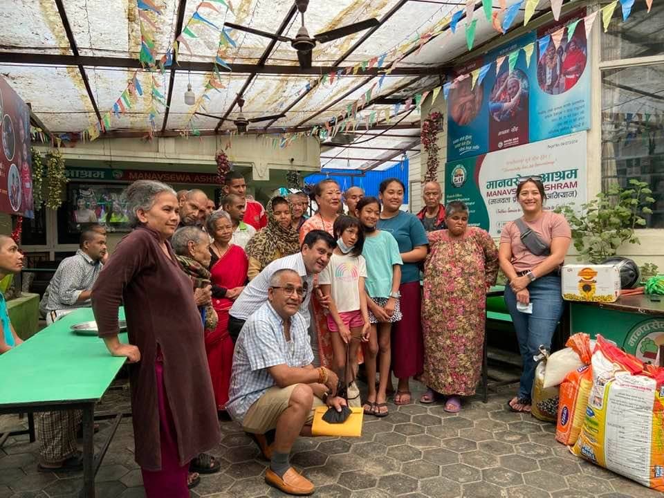 अमेरिका निवासी श्रेष्ठ दम्पत्तीको समाजसेवा