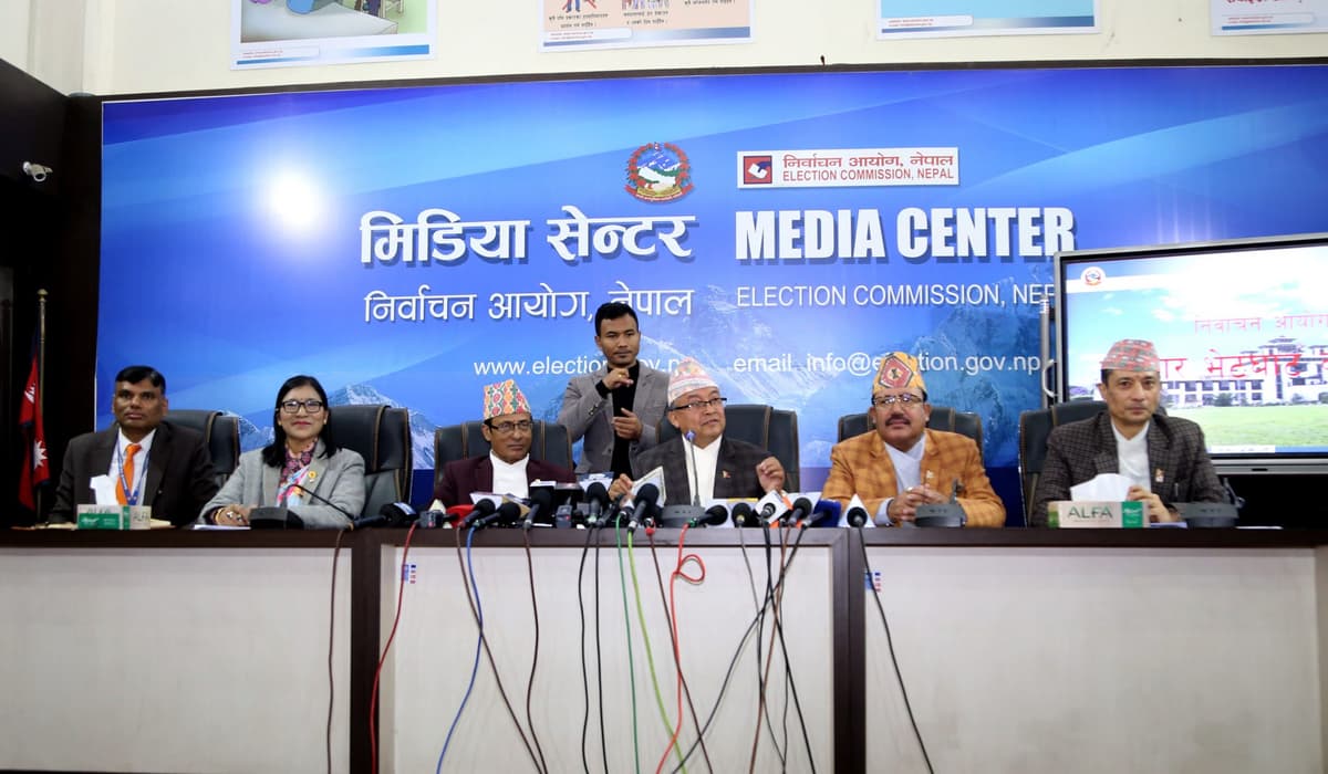 आयोगले सार्वजनिक गर्‍यो निर्वाचनको अन्तिम परिणाम, बिहीबार राष्ट्रपतिलाई प्रतिवदेन बुझाउने