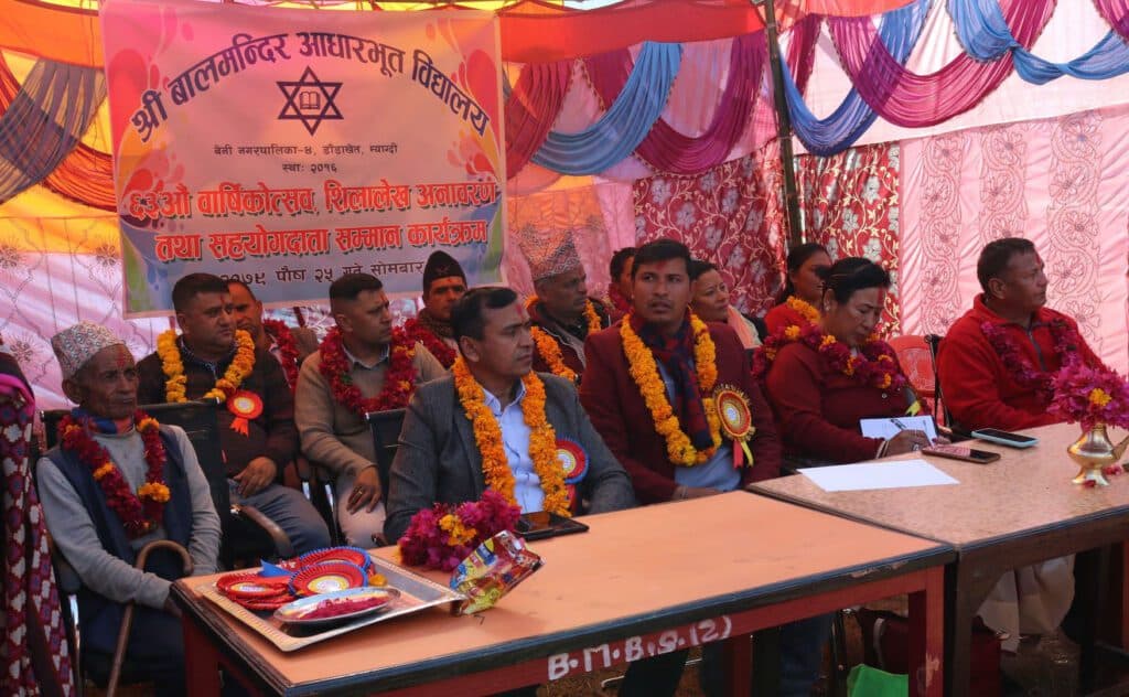 म्याग्दीमा आफु पढेको बिद्यालय पुगेर एनआरएनए अध्यक्ष कुँवरले भने –‘अध्ययनका लागि विदेश जाऔं तर पलायन हुन होइन’