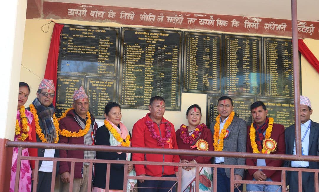 म्याग्दीमा आफु पढेको बिद्यालय पुगेर एनआरएनए अध्यक्ष कुँवरले भने –‘अध्ययनका लागि विदेश जाऔं तर पलायन हुन होइन’