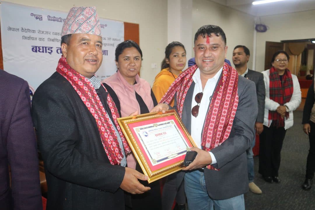 प्रगतिशिल मञ्चद्धारा संघको नवनिर्वाचित कार्यसमितिलाई सम्मान, रोजगार मिडिया सम्मानित (फोटो फिचर)