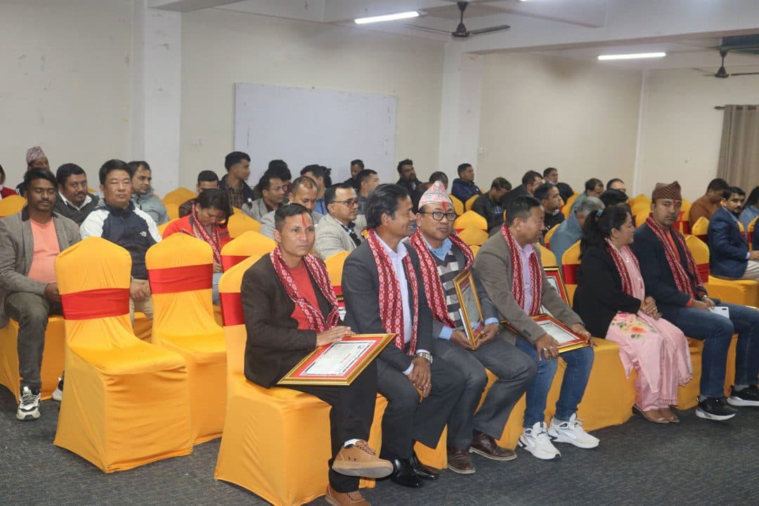 प्रगतिशिल मञ्चद्धारा संघको नवनिर्वाचित कार्यसमितिलाई सम्मान, रोजगार मिडिया सम्मानित (फोटो फिचर)