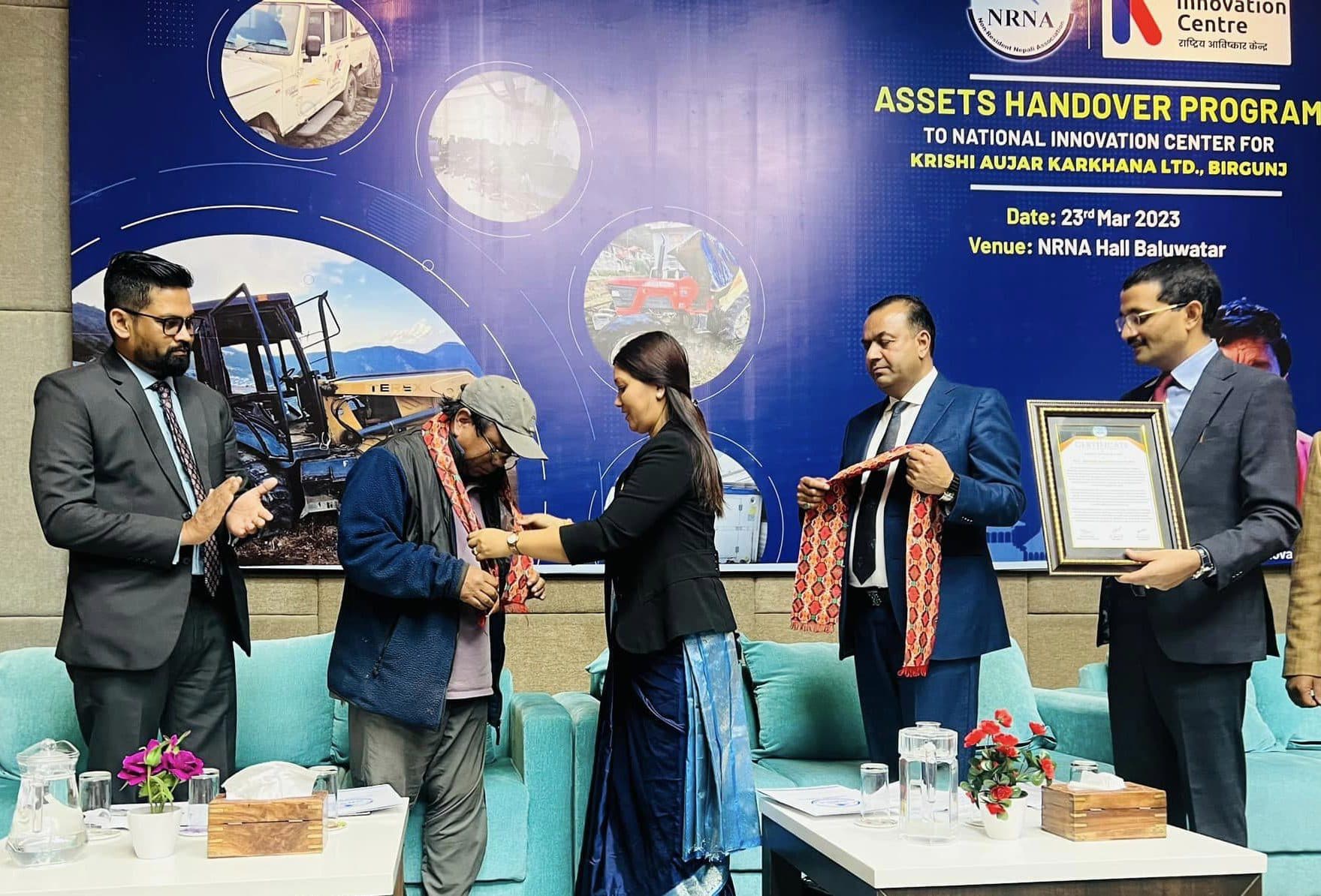 एनआरएनएद्वारा राष्ट्रिय आविष्कार केन्द्रलाई ६३ लाख ९ हजार बढीको सहयोग सामाग्री हस्तान्तरण