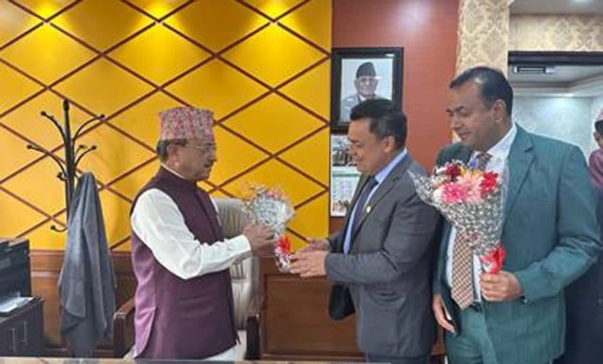 उपप्रधान तथा रक्षामन्त्री खड्का र एनआरएनए अध्यक्ष डा बद्री केसीबीच भेटवार्ता