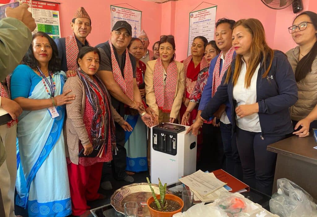 एनआरएनएद्धारा नार्गाजुनको स्वास्थ्य चौकीलाई अक्सिमिटर हस्तान्तरण