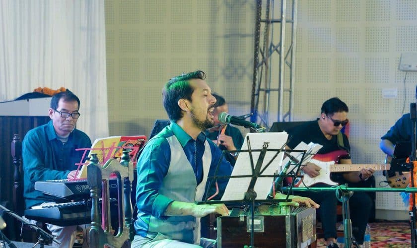 झापाको गौरादहमा एकल साँझमा गुञ्जिए रामकृष्ण ढकाल