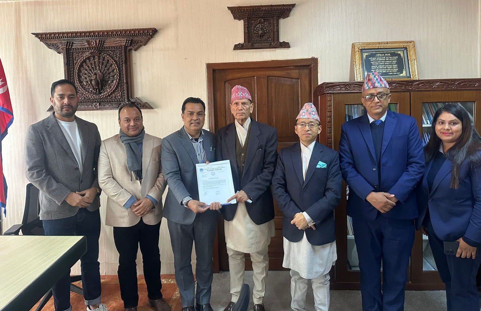 एनआरएनए प्रतिनिधीमण्डल र परराष्ट्रमन्त्री बालानन्द शर्माबीच भेट