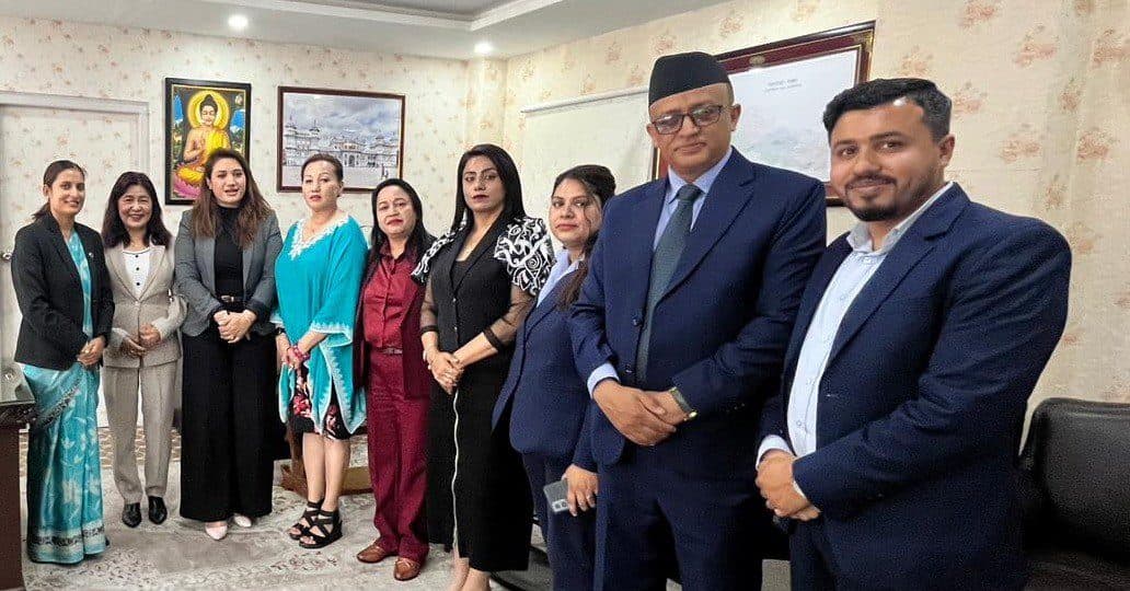 एनआरएनए उपाध्यक्ष राधिका गुरुङ नेतृत्वको प्रतिनिधीमण्डल र मन्त्री सीता बादीबीच भेटघाट