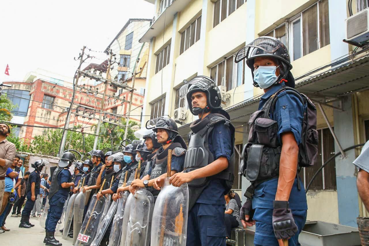 गणेश नेपालीको निधनपछि वीर अस्पतालमा तनाव, ठूलो संख्यामा प्रहरी परिचालन (तस्विरहरू)