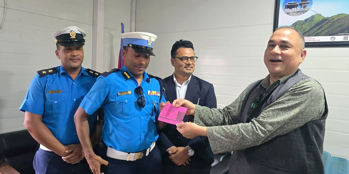 निवासमै पुगेर मुख्यमन्त्रीलाई ट्राफिक प्रहरीले गर्‍यो कारबाही